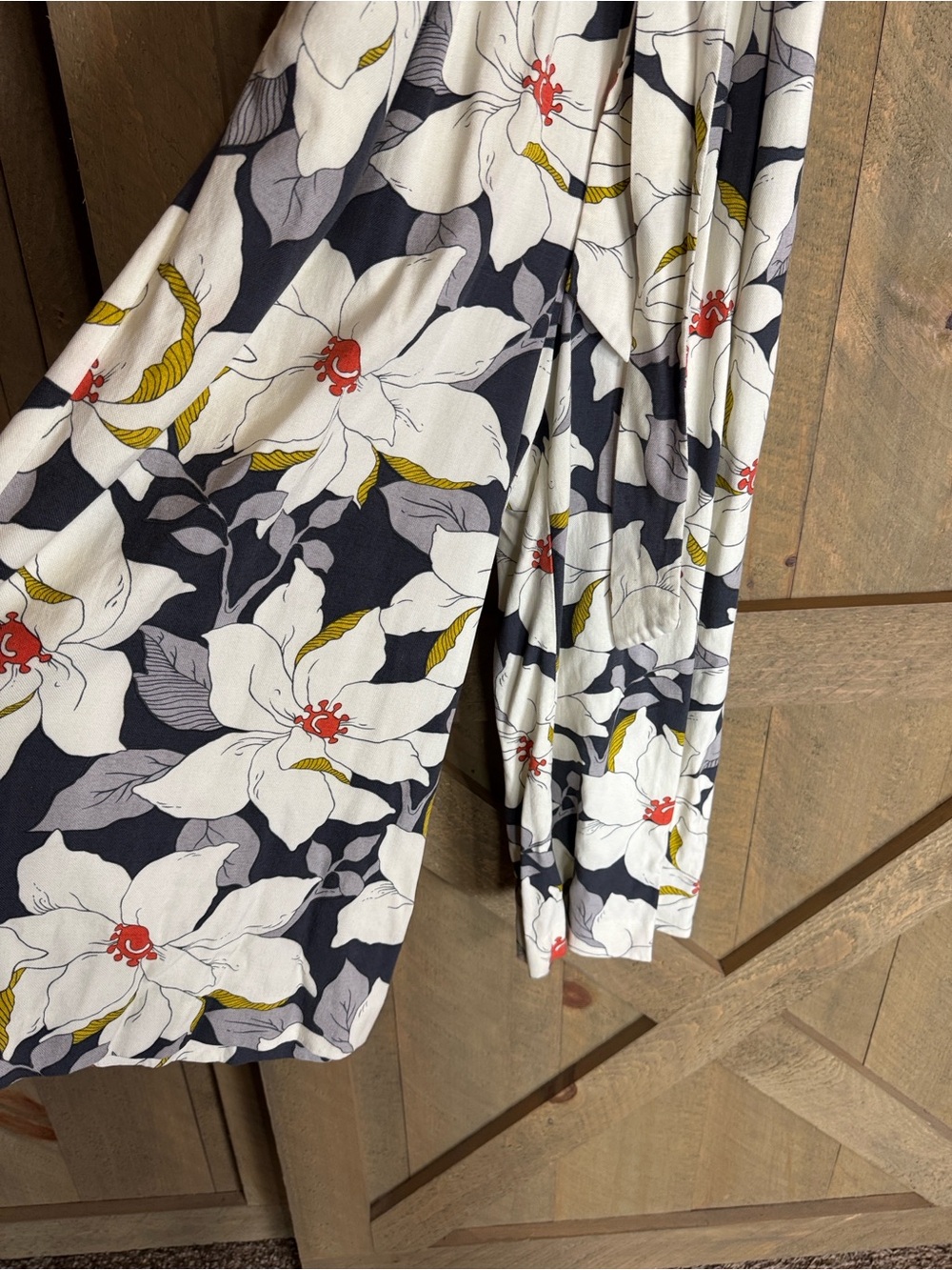 Ann Taylor Hibiscus print wide-leg jumpsuit 100% rayon Size 4 - Picture 8 of 13